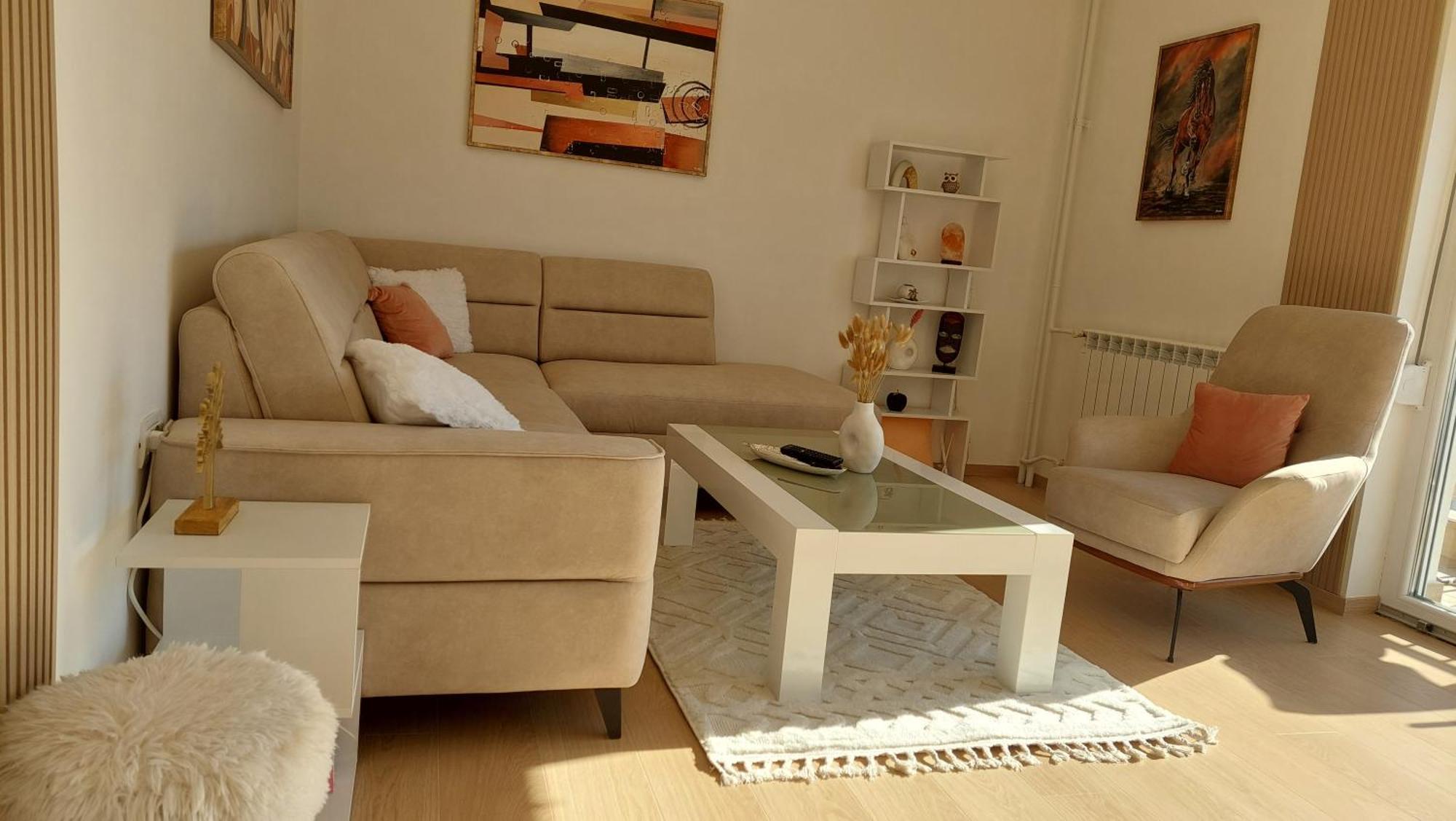 Mina Modern & Cozy Apartment Main City Square Gtc سكوبجي المظهر الخارجي الصورة