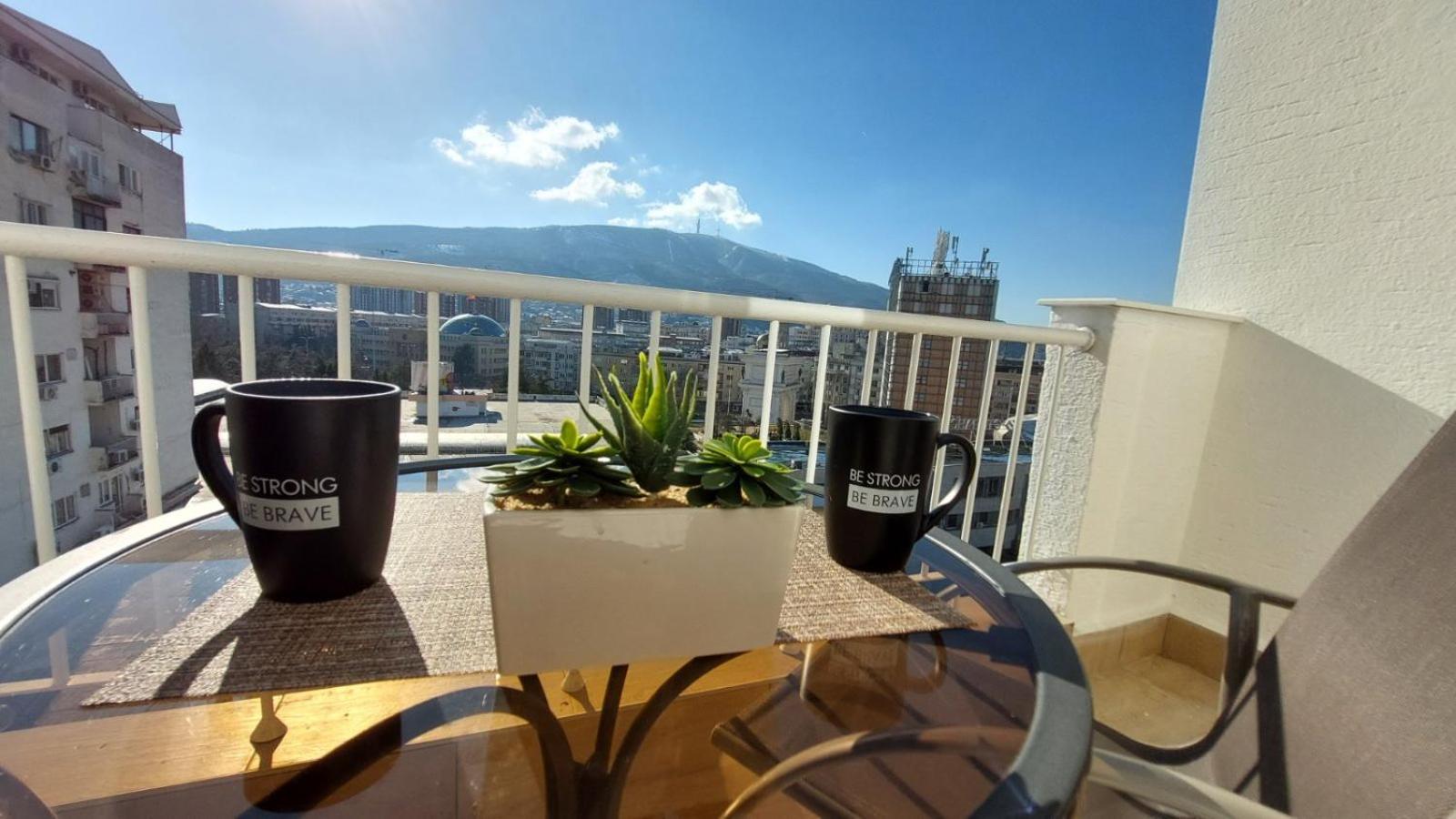Mina Modern & Cozy Apartment Main City Square Gtc سكوبجي المظهر الخارجي الصورة