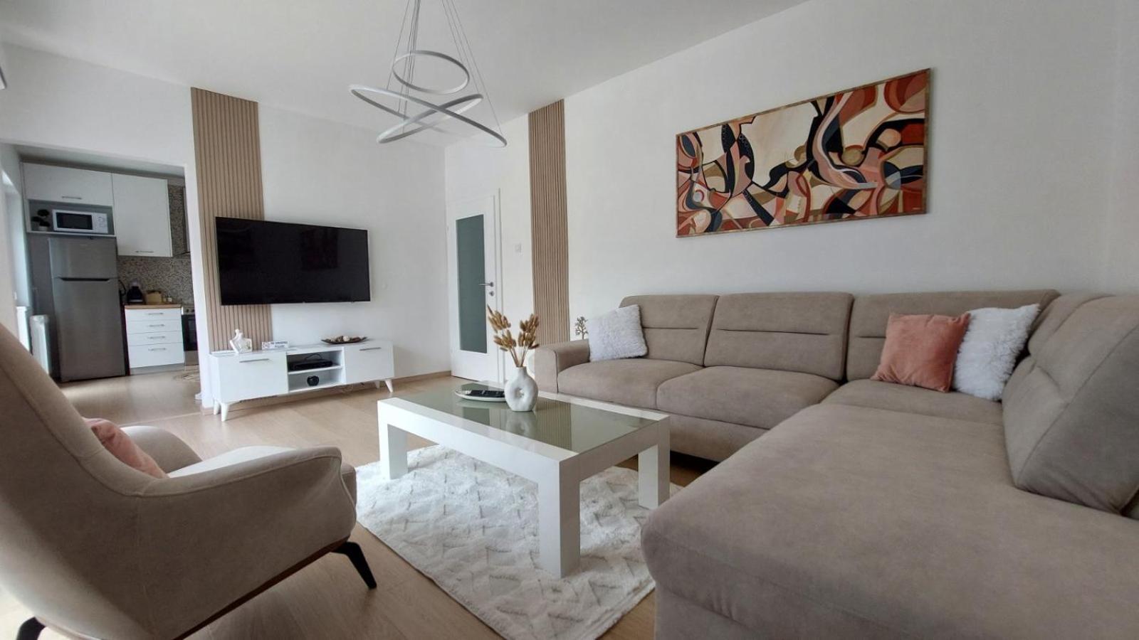 Mina Modern & Cozy Apartment Main City Square Gtc سكوبجي المظهر الخارجي الصورة