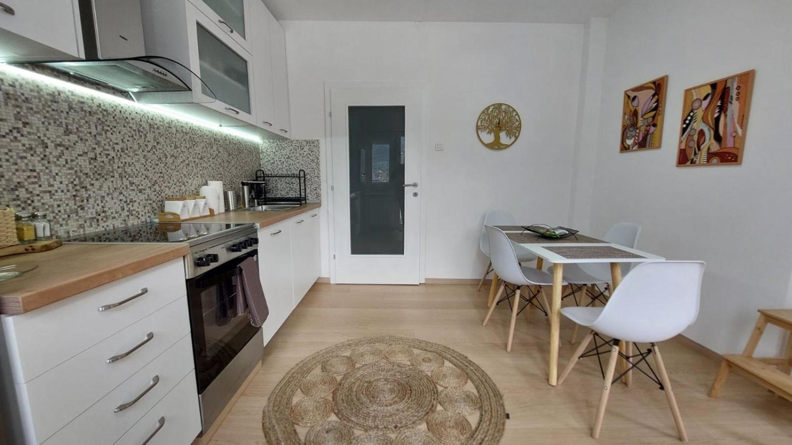 Mina Modern & Cozy Apartment Main City Square Gtc سكوبجي المظهر الخارجي الصورة