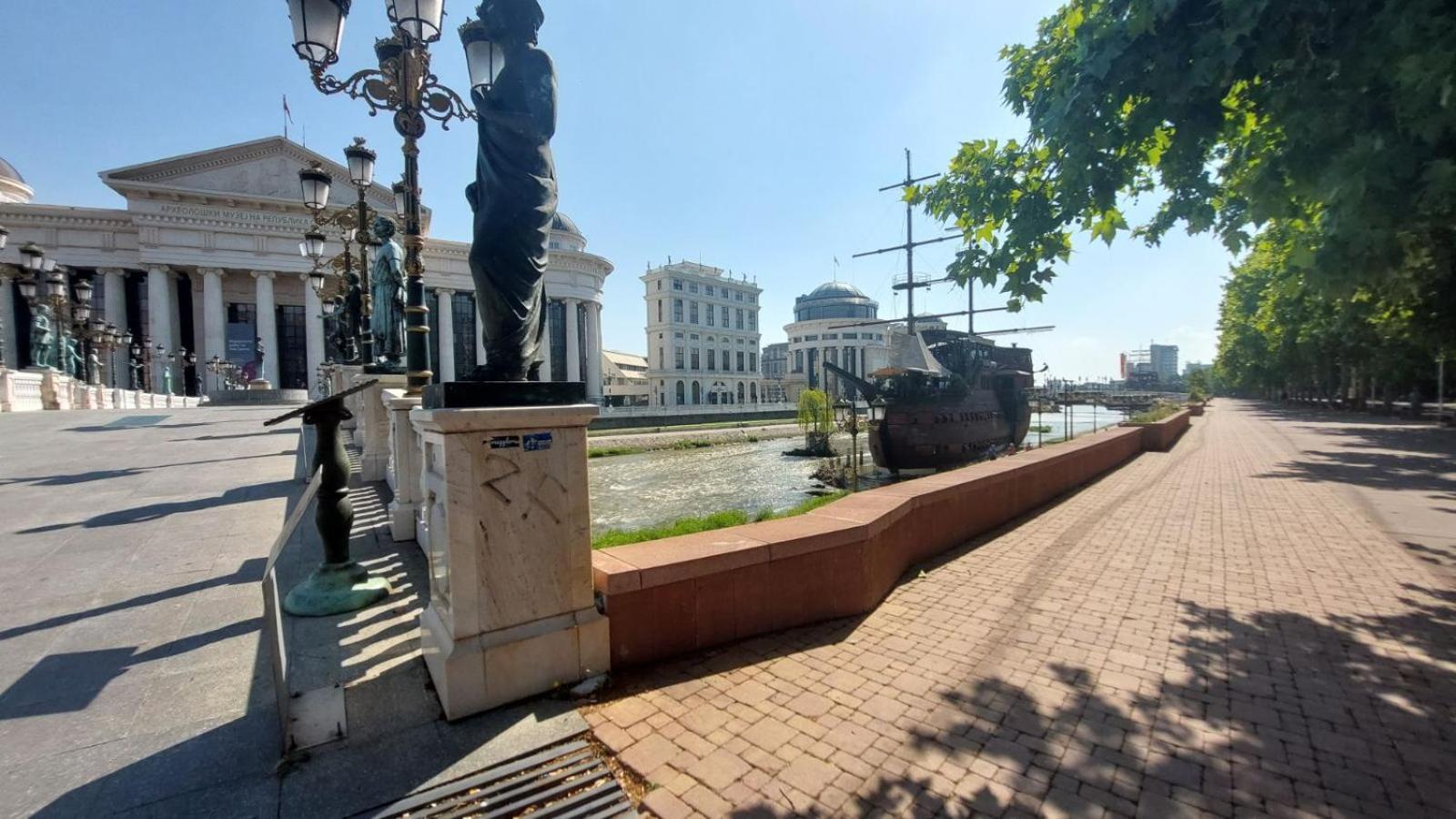 Mina Modern & Cozy Apartment Main City Square Gtc سكوبجي المظهر الخارجي الصورة