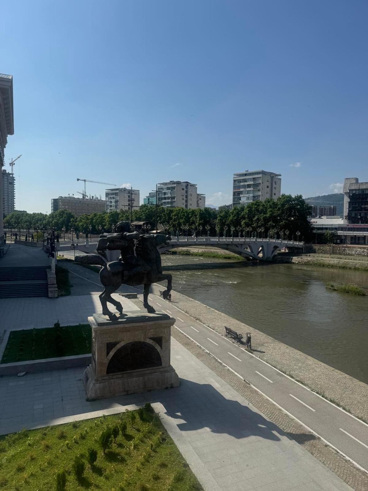 Mina Modern & Cozy Apartment Main City Square Gtc سكوبجي المظهر الخارجي الصورة